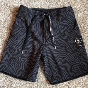 Volcom board shorts 3t